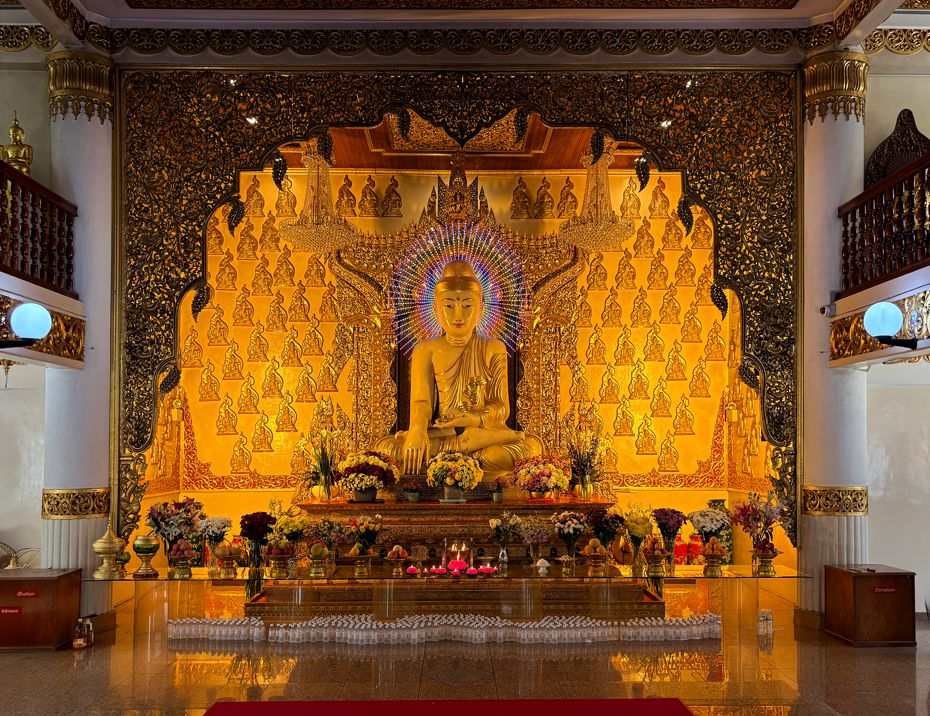 미얀마 불교사원(Burmese Buddhist Temple) 본존불