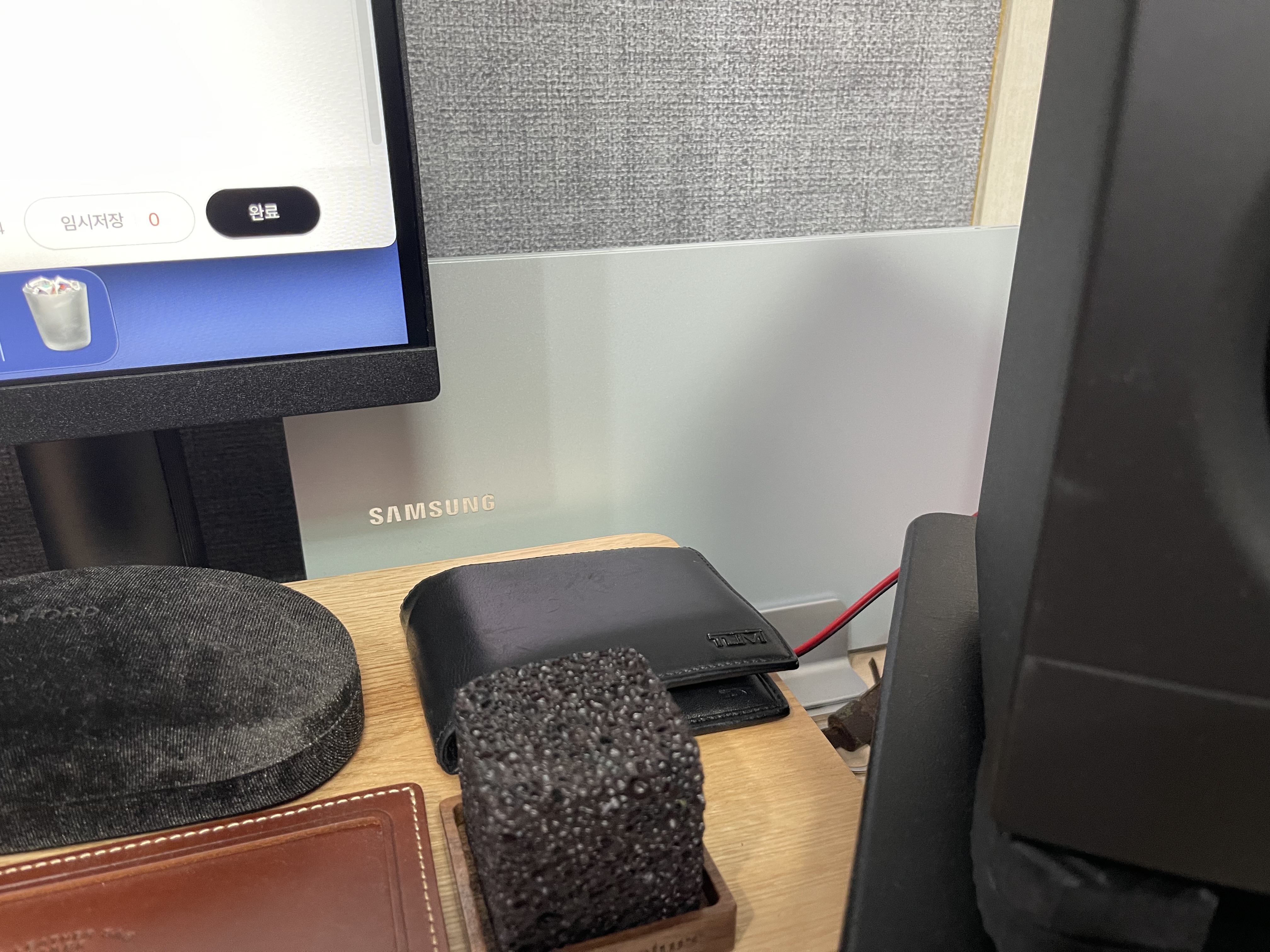 이킵먼트 노트북 수직 거치대 EMKT-VS1 서브 노트북 거치