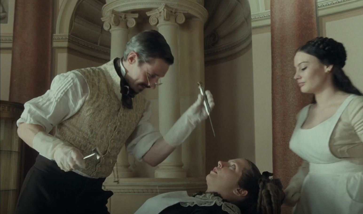 더어글리스텝시스터,더어글리스텝시스터 결말,더어글리스텝시스터 넷플릭스,더어글리스텝시스터 줄거리,더어글리스텝시스터 영화 후기,더어글리스텝시스터 뜻