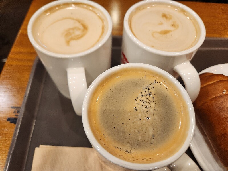 비엔나 커피하우스 소금빵 바닐라라떼 아메리카노 후기