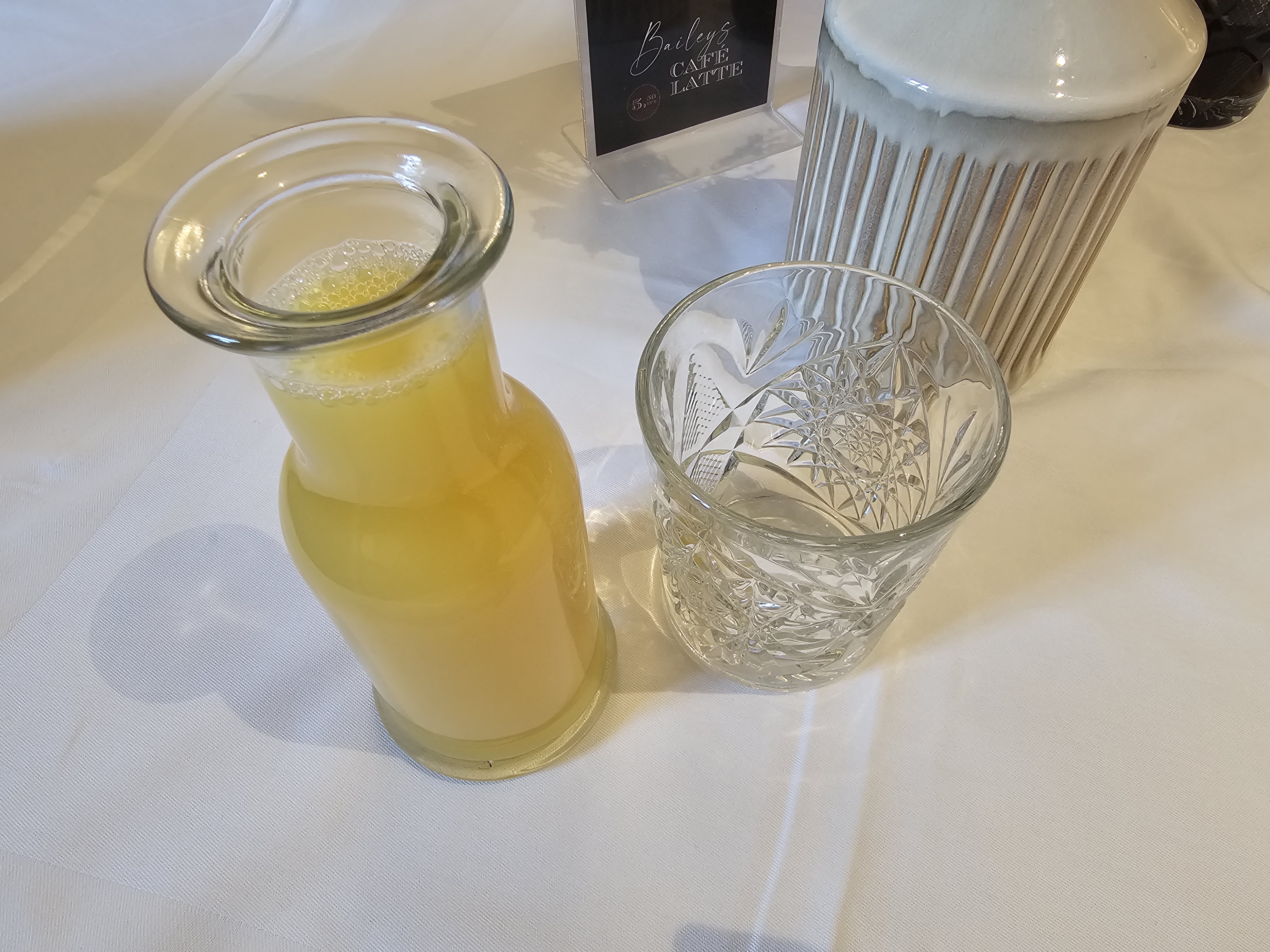 헬브룬 궁전 정원 내부 레스토랑