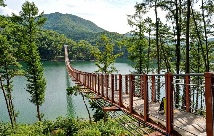 파주 ‘마장호수 출렁다리’