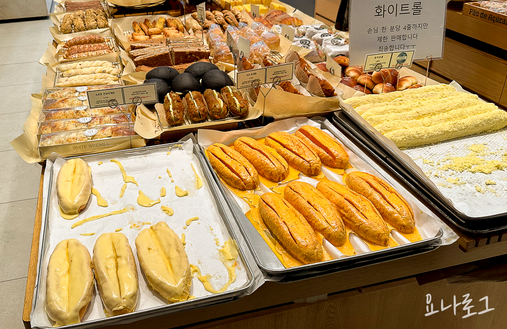 하얀풍차 망포 망포맛집 수원맛집 영통맛집 수원가볼만한곳 수원데이트 빵지순례 수원빵집 치즈바게트 화이트롤 영통빵집 영통데이트 수원빵지순례 수원맛집추천 영통맛집추천 망포맛집추천 망포빵집 영통가볼만한곳 데이트코스추천 빵집 빵 수원디저트 영통디저트