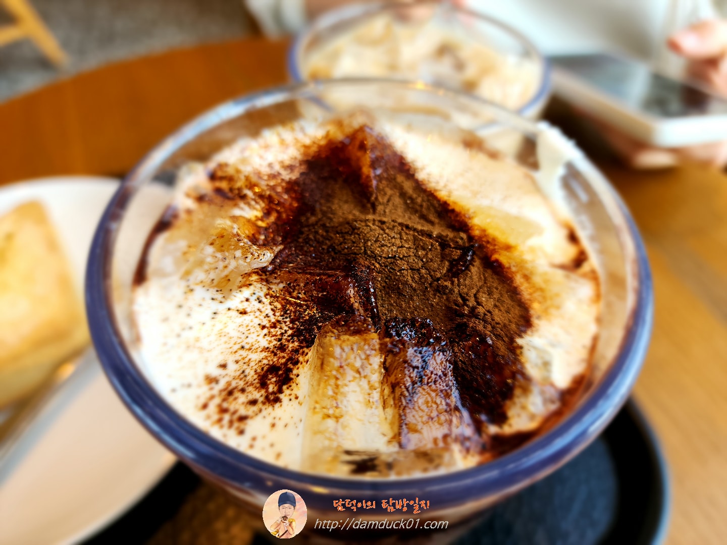 아이스 블랙 글레이즈드 라떼