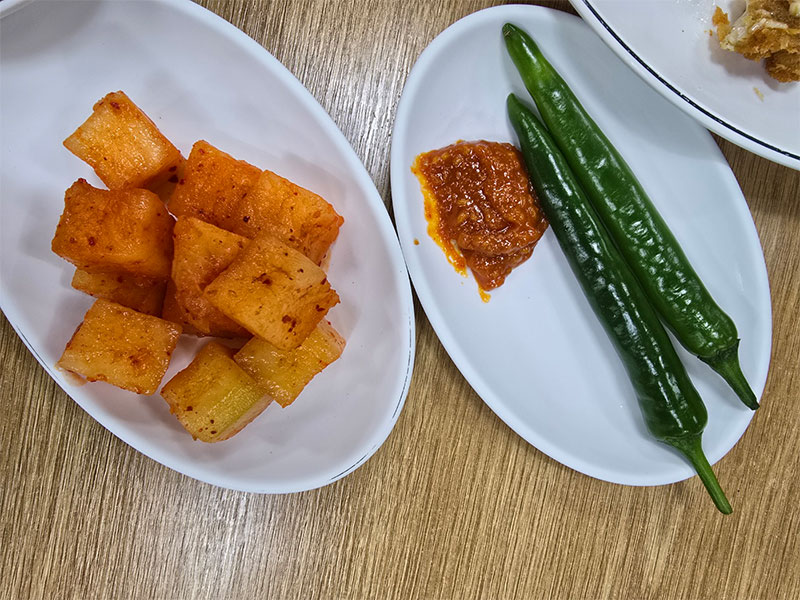 깍뚜기와 풋고추