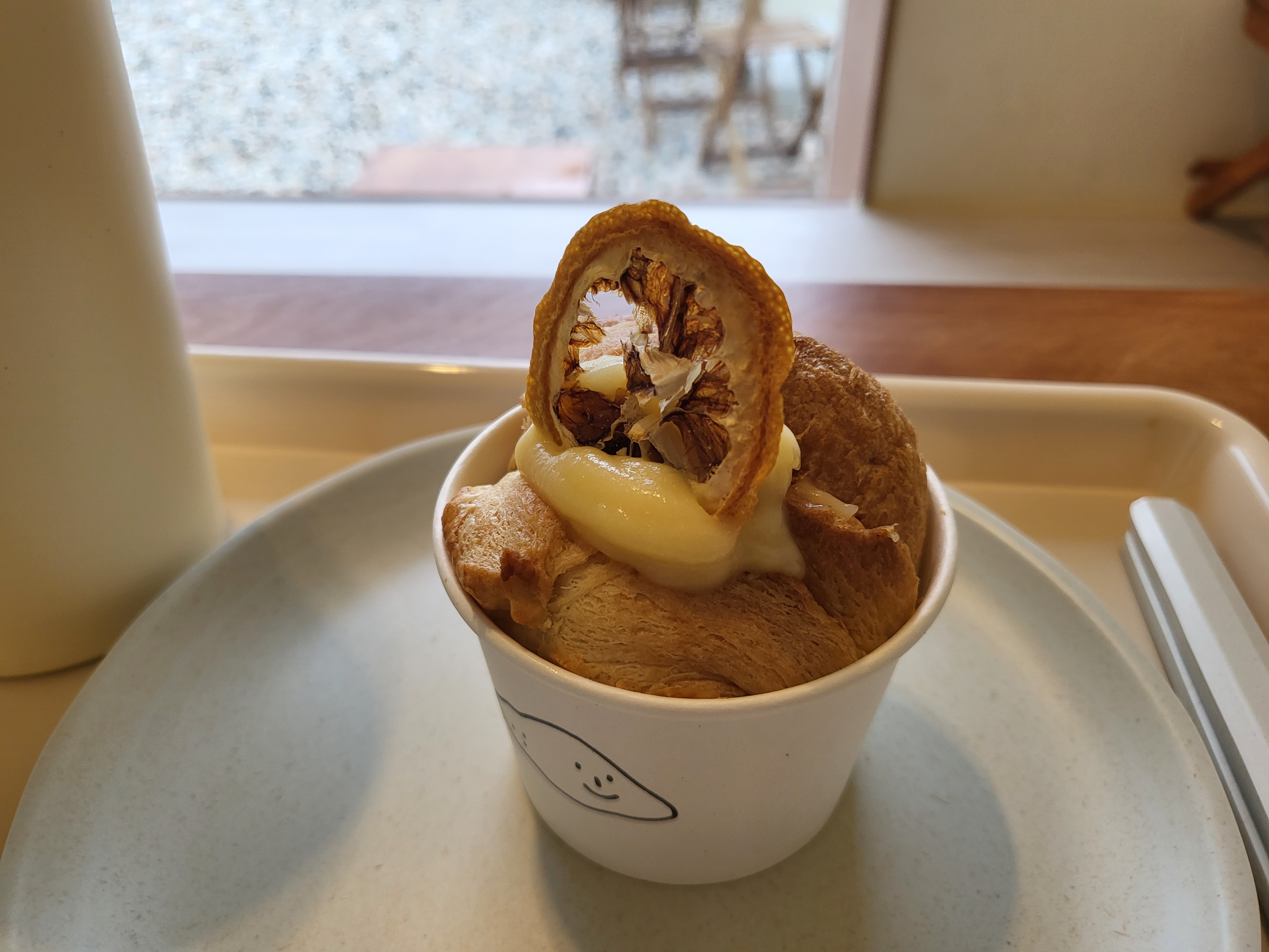 남해유자크로핀과 커피