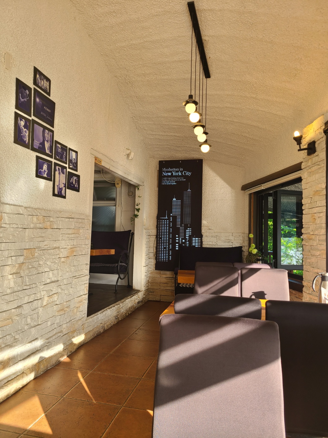 바다가 보이는 마산 덕동 맛집 마산 가포 카페 Adagio(아다지오) 내부