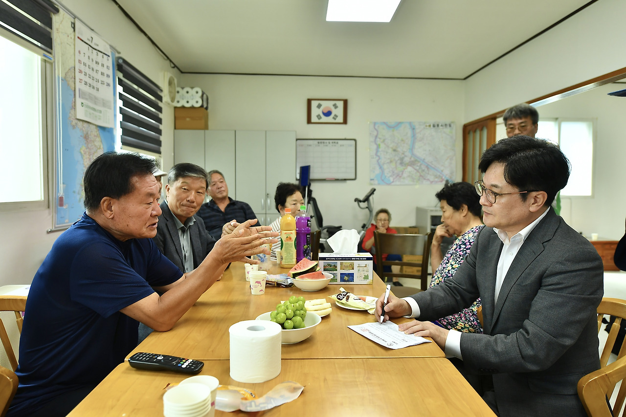 김병수 시장, 폭염 취약계층 및 무더위쉼터 찾아 시민 건강·안전 점검 나서 김병수 시장, 폭염 취약계층 및 무더위쉼터 찾아 시민 건강·안전 점검 나서