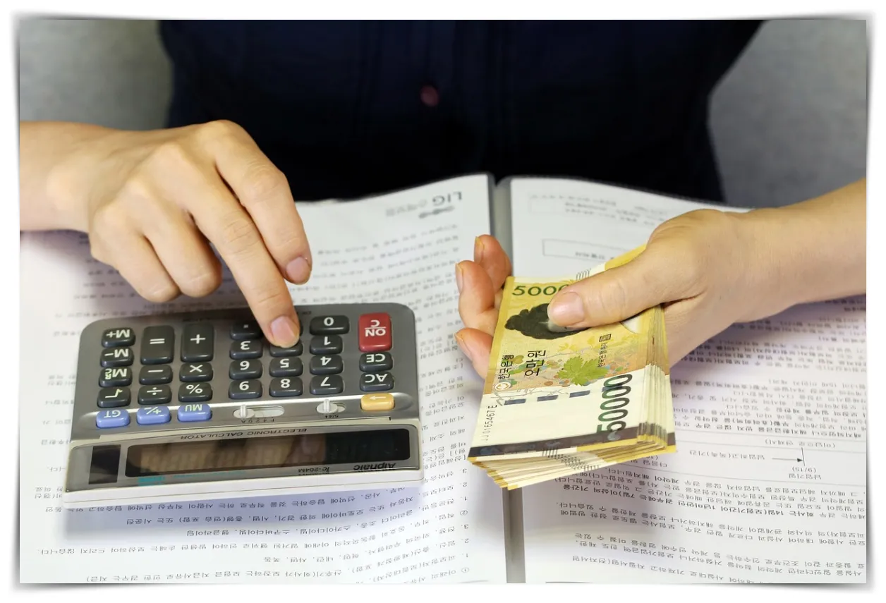 5만원-지폐를-들고-계산
