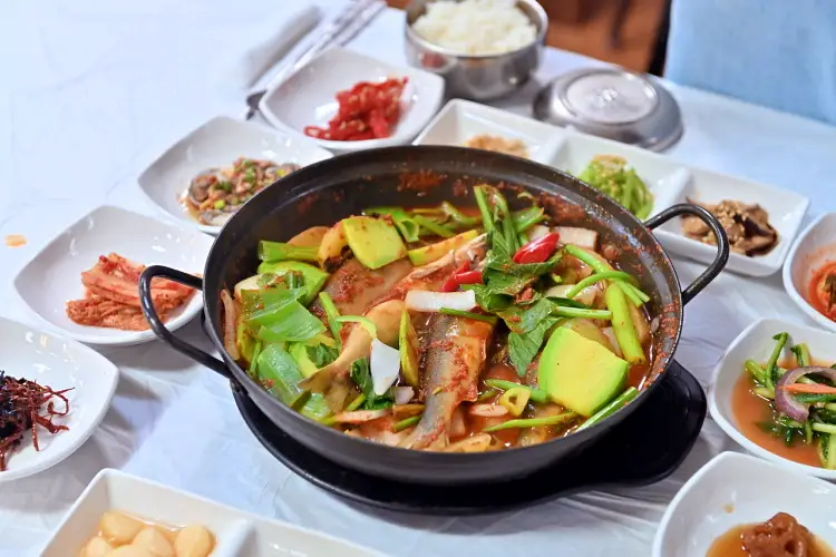 이맛에 살지 섬진강 1급수 계곡의 맛 참계탕, 은어회, 은어구이, 은어찜 하동 쌍계사 맛집 안내