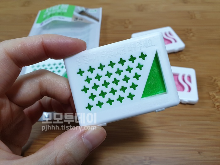 다이소 옷장 방충 방향 제 내돈내산 후기 컴배트 좀벌레 싹 노란색 벌레 약 퇴치 살충 교체 효과 가격 서랍 용 향 기 냄새 라벤더 해충 장 성분 아로마 크기 시트로넬라 오일 바디 샴푸 차이 인터넷 주문