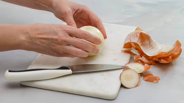 양파 껍질차 효능, 양파껍질에는 어떤 성분이 함유되어 있길래 인체에 좋은 지 알아봤습니다. 양파껍질은 무심코 그냥 버리는데 이제부터는 잘 모아서 양파껍질차로 만들어보세요! 또한 양파껍질로 어떤 활용도가 있고 부작용이 무엇인지 읽어 보시기 바랍니다.