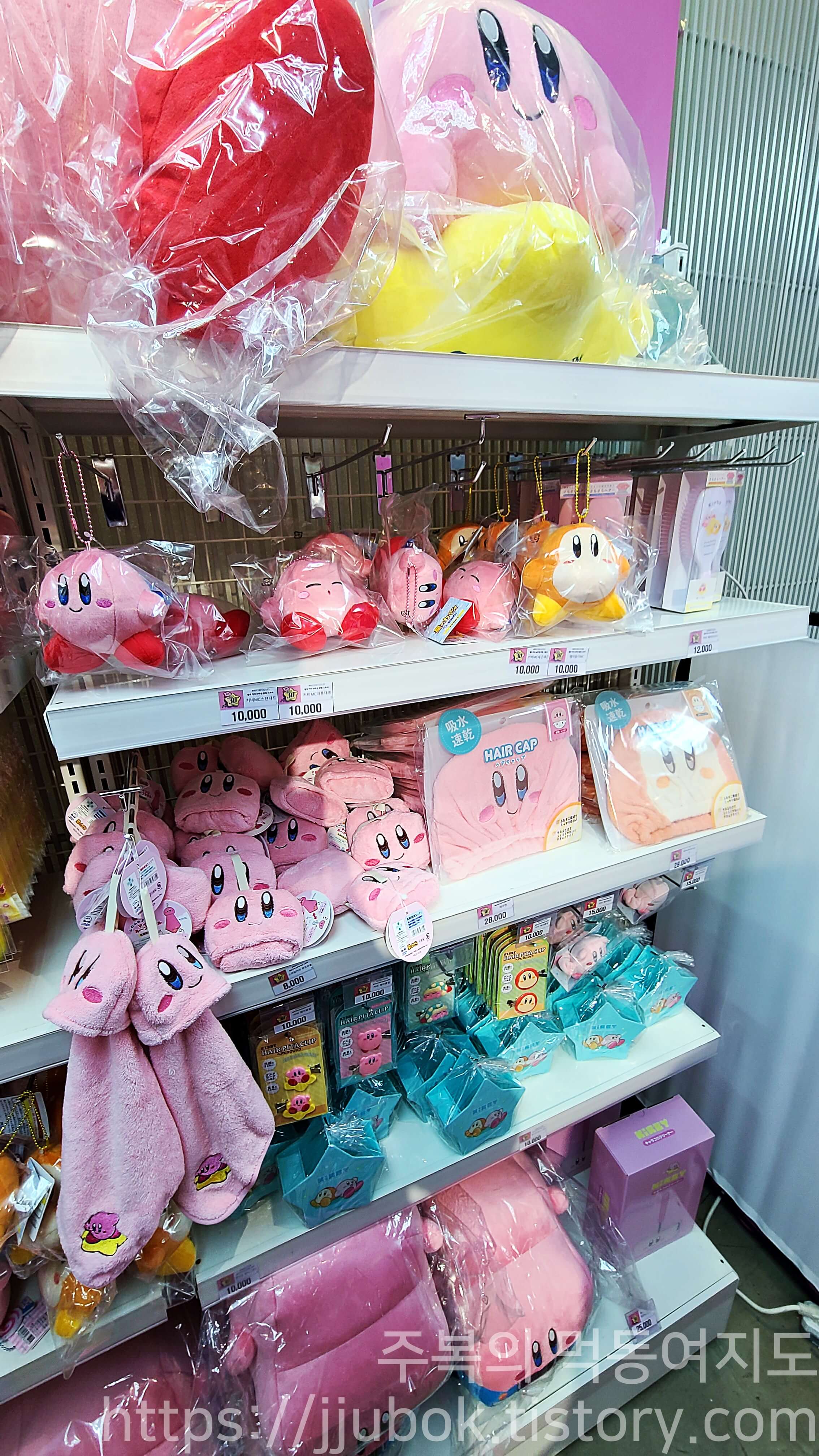 별의-커비-30주년-팝업-스토어-판매-굿즈-진열장-10