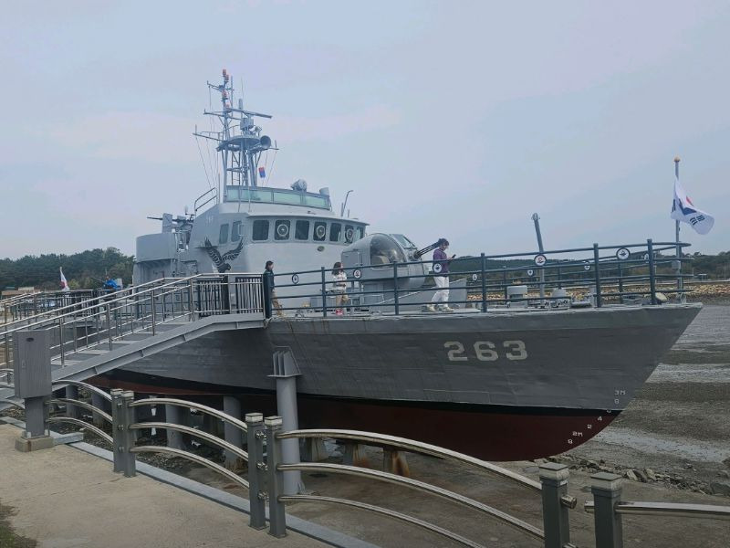 해군영흥도 전적비