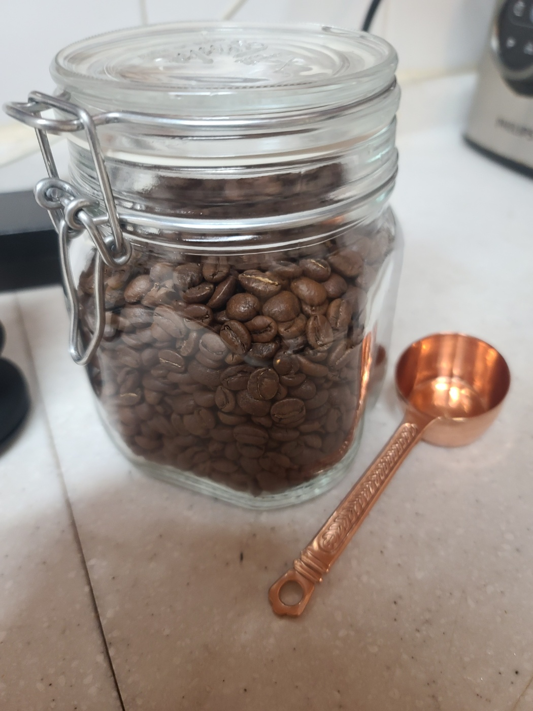 시그너쳐 로스터스의 로스팅한 커피 원두