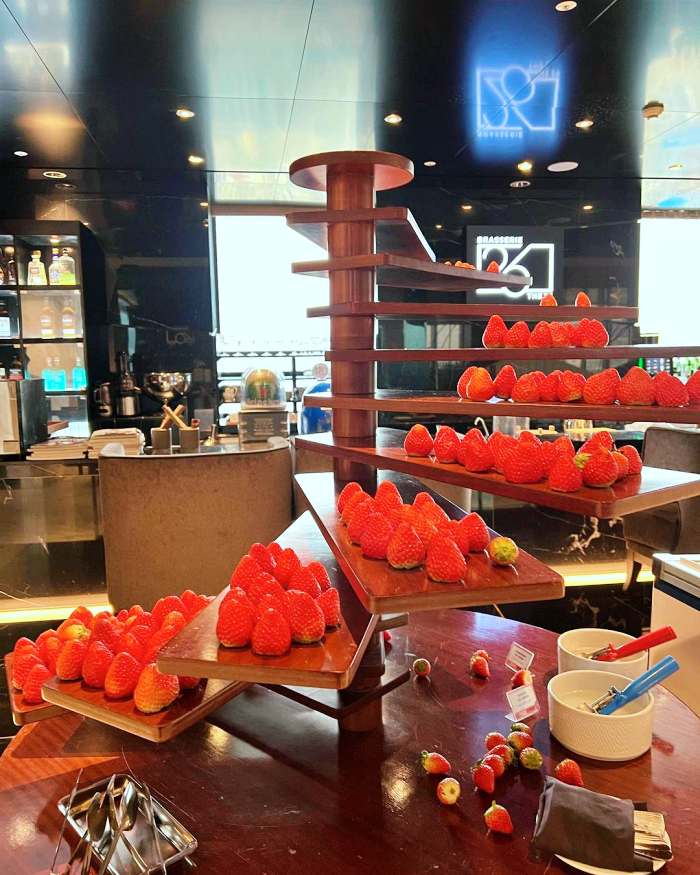 생방송투데이 용산 신용산 딸기 디저트 뷔페 맛집