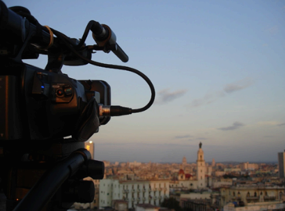 다큐멘터리 촬영 (이미지 : 픽사베이. 무료 상업적 이용가능) *출처 : https://pixabay.com/ko/photos/%EC%B4%AC%EC%98%81-%EC%8B%9C%EB%84%A4%EB%A7%88-%EC%BA%A0%EC%BD%94%EB%8D%94-%EC%BF%A0%EB%B0%94-75599/