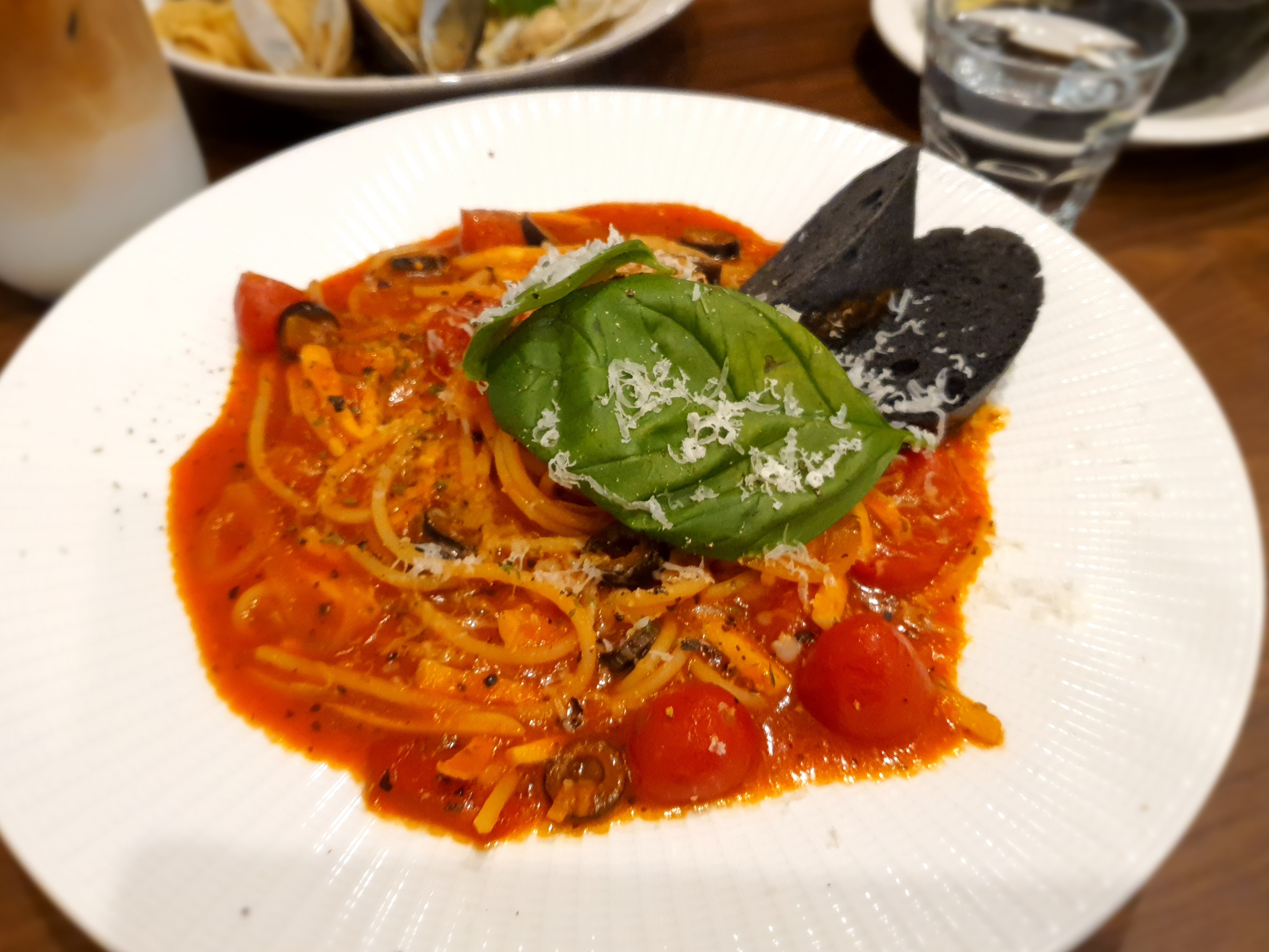 토마토-파스타가-나왔어요.