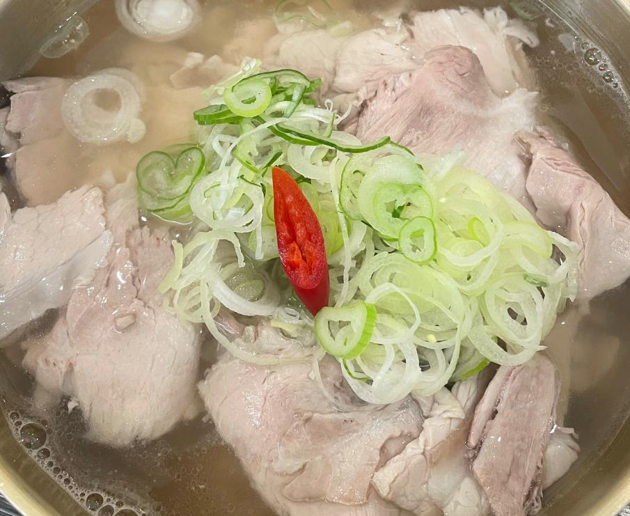 푸짐하게 나온 생방송투데이 6900원 돼지곰탕