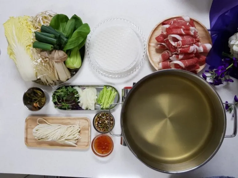 샤브샤브 육수 만들기 준비과정과 신선한 재료 소스 조합 레시피 가이드_8