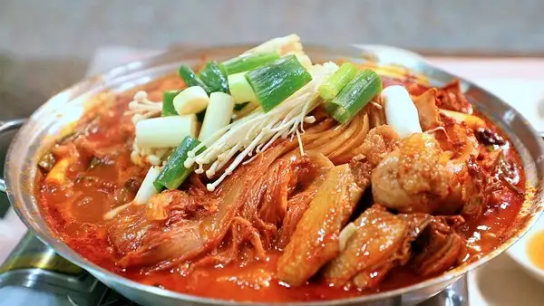 울진 식당 묵은지 닭볶음탕 간이 쏙 밴 닭도리탕 맛집 추천