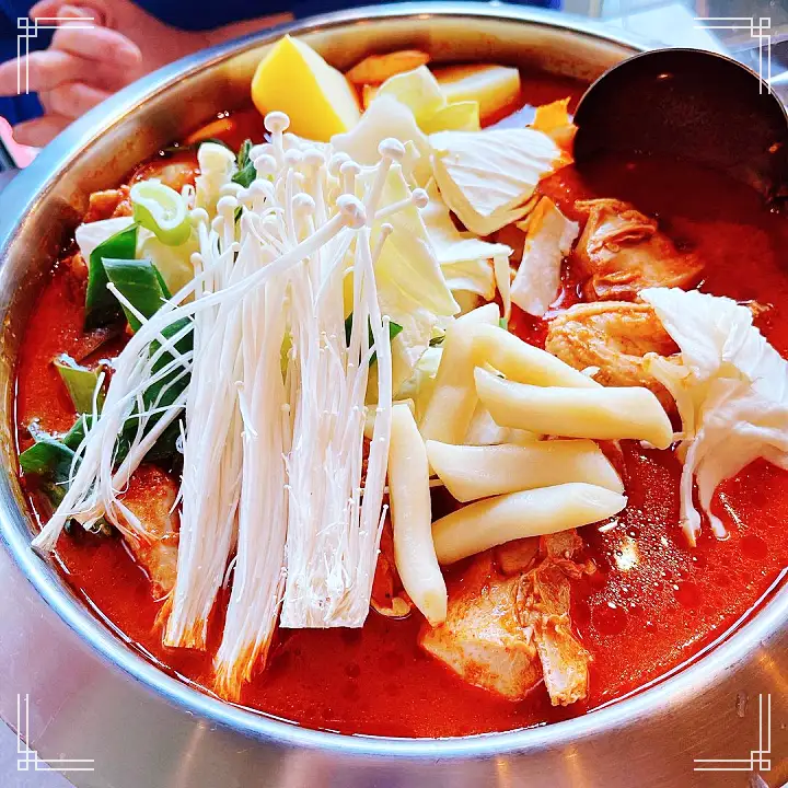 토요일은 밥이좋아 군포 산본 닭볶음탕 맛집 투움바 로제 차돌 닭도리탕 곱도리탕 닭떡볶이 게살볶음밥 현지인 추천 토밥 좋아 방송정보