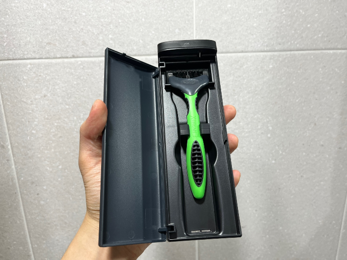 면도기 장착한 모습