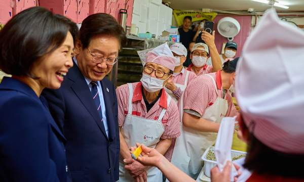 이재명 남대문시장 방문: 족발 단골집 방문! 김혜경 여사 온누리상품권 쇼핑 리스트 공개