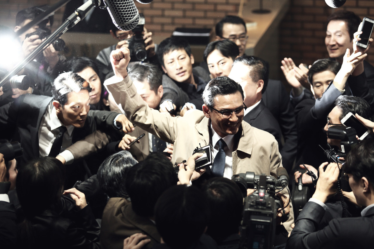 아수라 속 생존 본능, 권력의 괴물성, 인간성의 붕괴