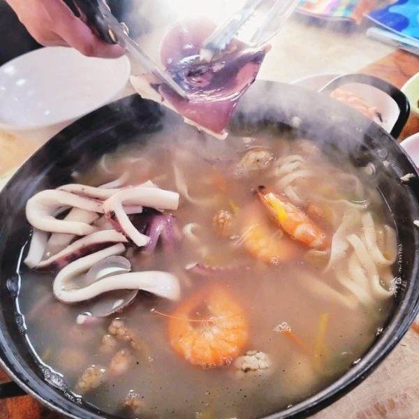6시내고향 철원 한탄강 해물칼국수 고향정가게 고향 노포 통오징어 칼국수 맛집 오늘 방송 추천 