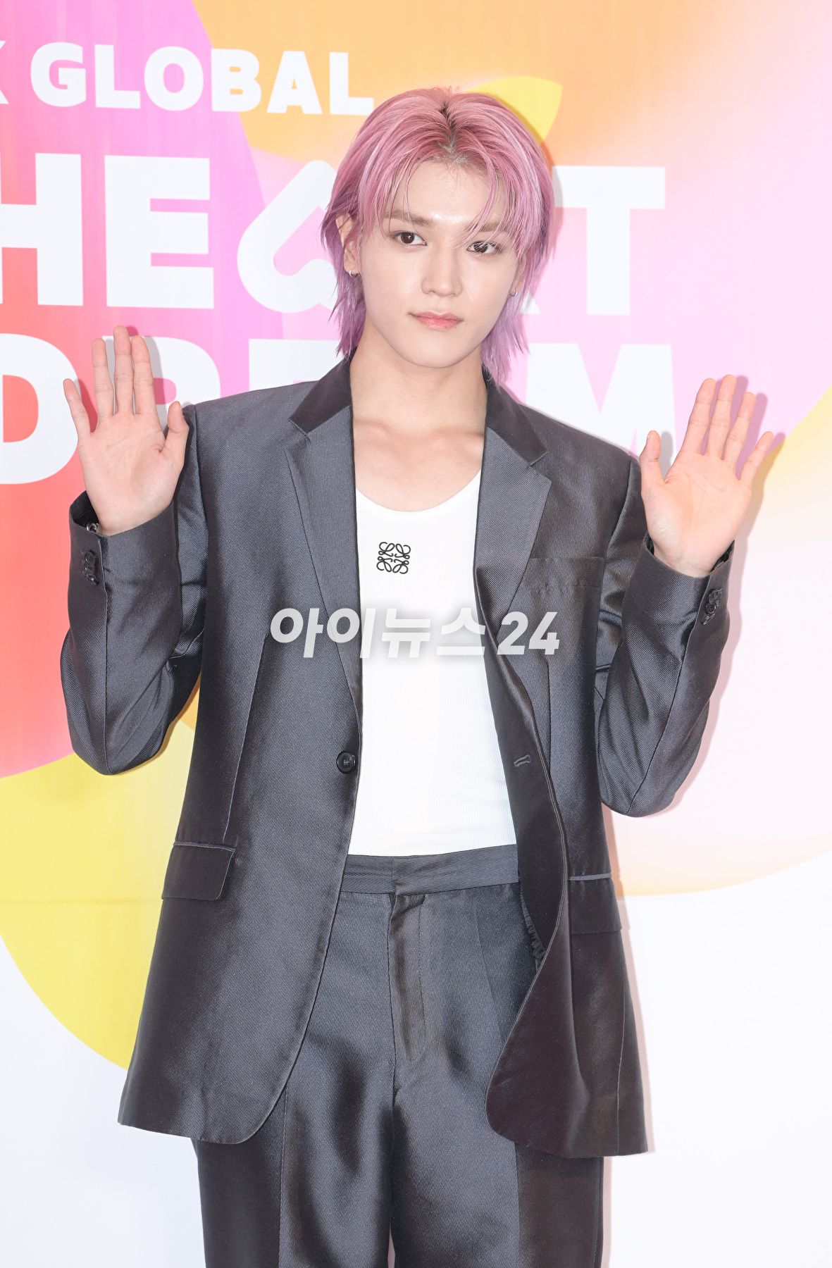 그룹 NCT 태용이 10일 오후 서울 송파구 올림픽공원 케이스포돔(KSPO DOME)에서 열린 '2023 K글로벌 하트 드림 어워즈' 레드카펫 행사에 참석하고 있다. [사진=정소희 기자]