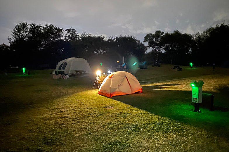 서울 노을캠핑장. 서울 마포구 하늘공원로 108-1 (상암동)