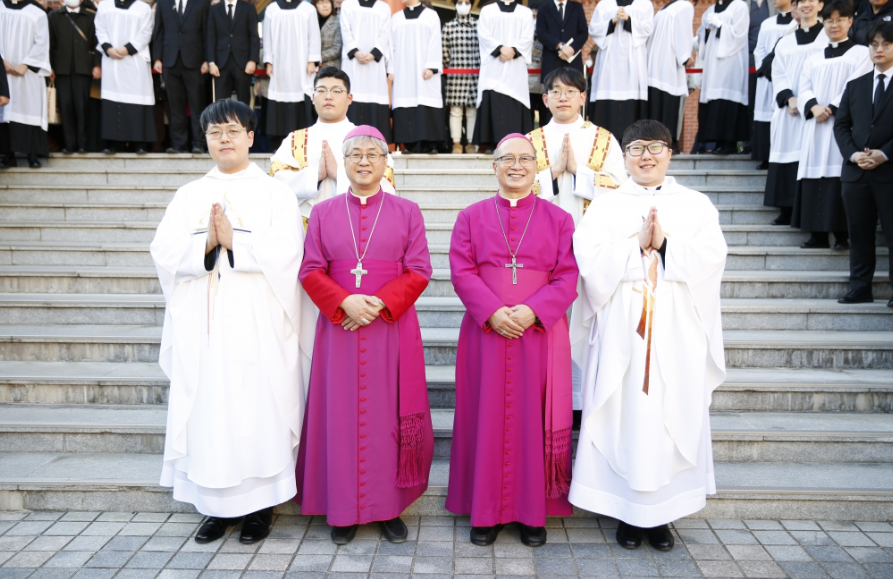 부산교구 새사제 감사인사 첫미사 안수기도