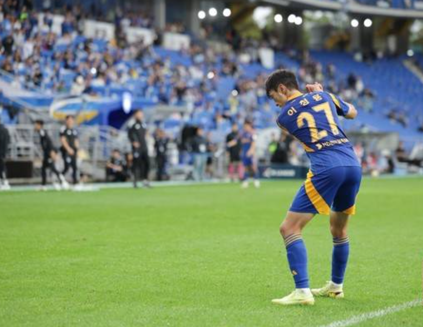 논란을 부른 이청룡 세레머니