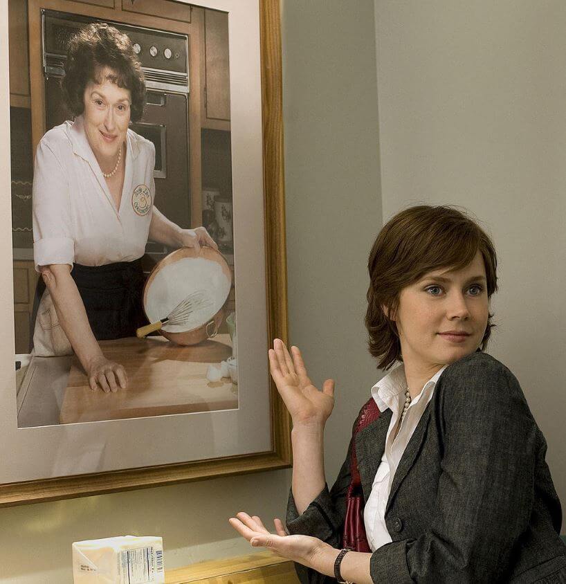 노라 에프론의 "줄리 & 줄리아"(2009)는 영화의 한 장면