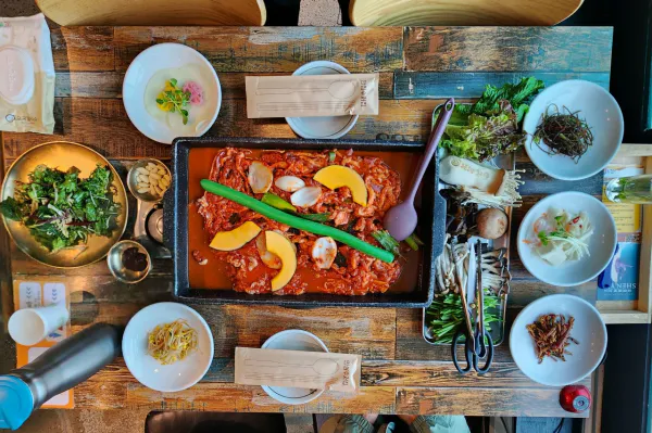 우와한 식당 오리주물럭 오리 버섯 부추