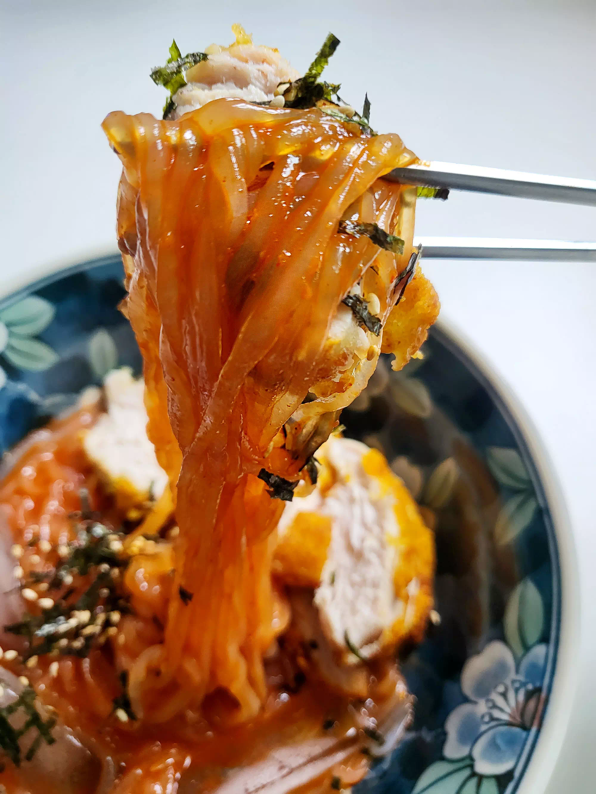 닭가슴살과 함께 먹는 곤약면