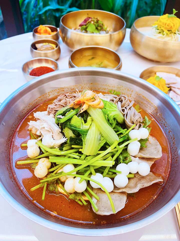 탕 하나에 4가지 맛 개성철렵국 개성 잔치 비빔밥 제육전 고수무침 종로 북촌 삼청동 맛집 추천 생방송투데이 먹킷리스트