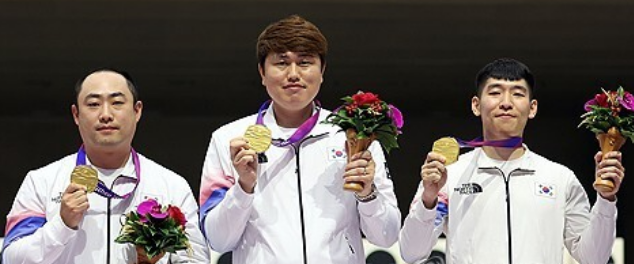 한국 러닝타킷 금메달 수상 후 모습