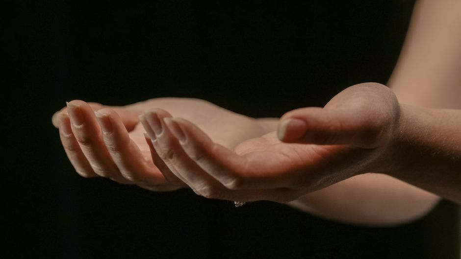새끼손가락 아래 결혼선 부근