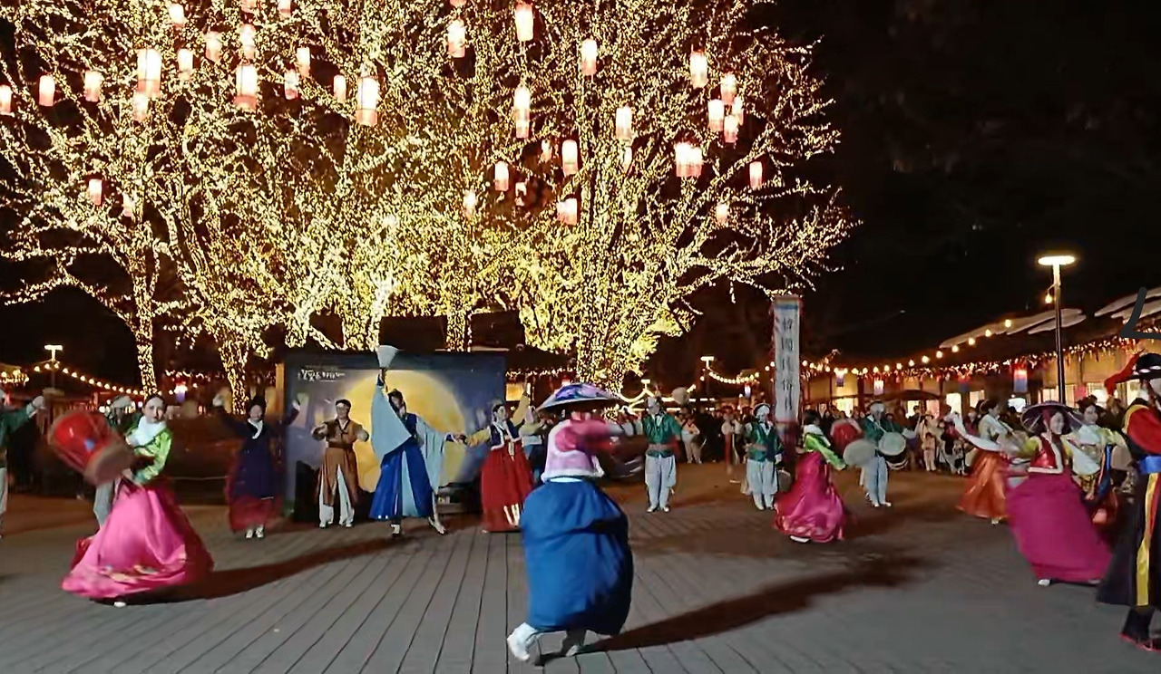 얼씨구절씨구야 — 상가마을을 누비는 참여형 공연