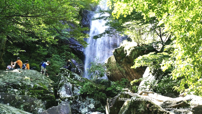 신불산 홍류폭포
