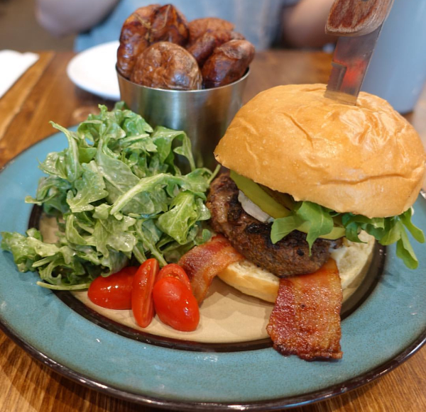 하와이-스크래치키친-햄버거-사진