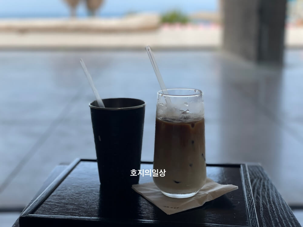 제주 카페,진정성 종점 - 쟁반위에 서있는 커피