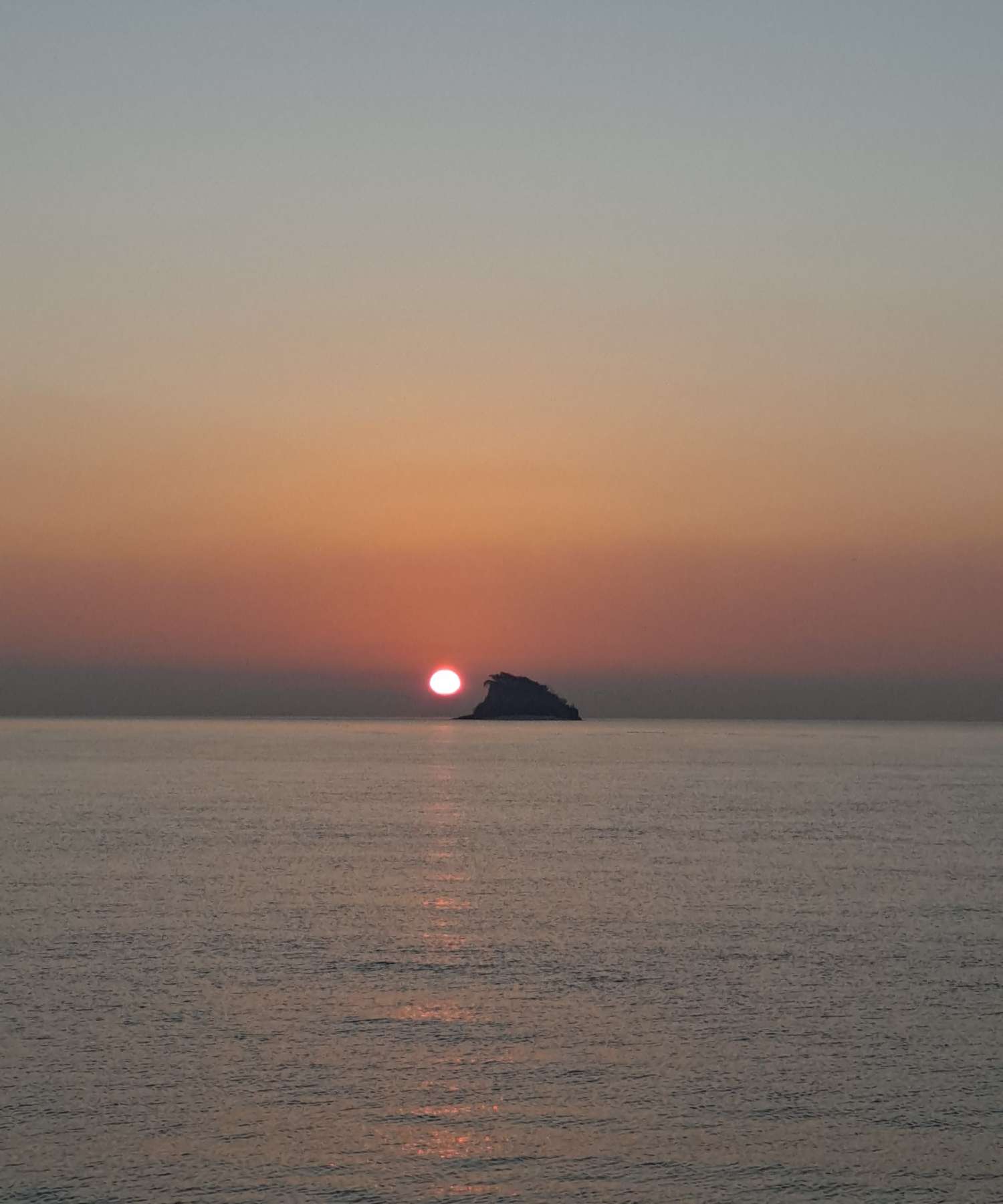 샤크섬 옆 태양