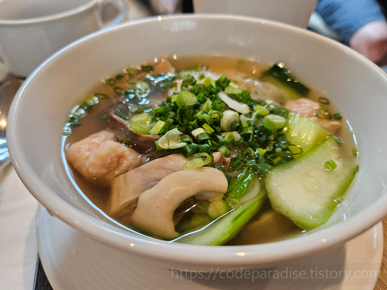 ํธํ
์ฌ์ง