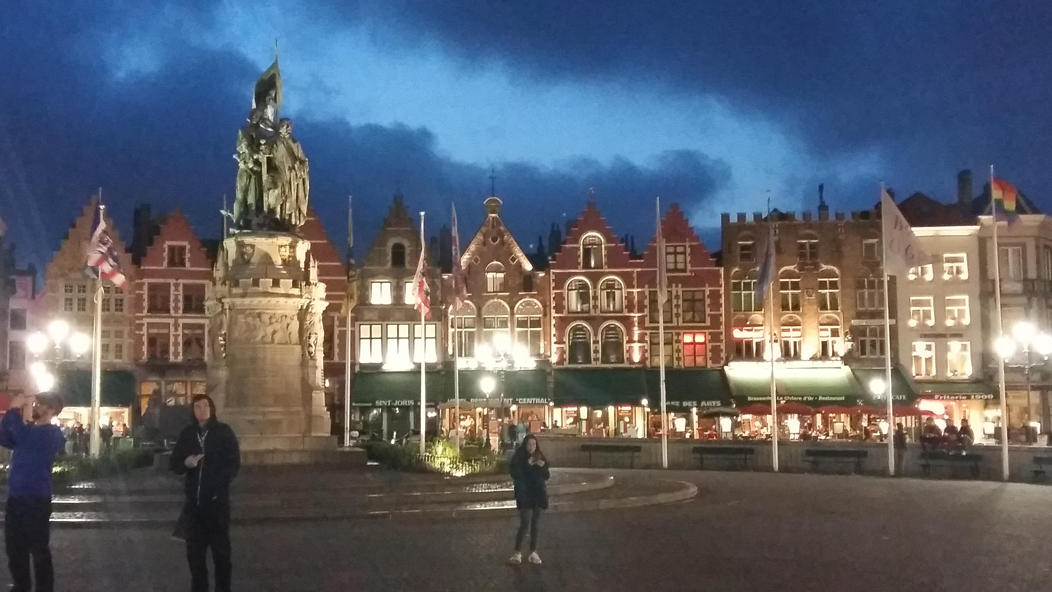 벨기에 브뤼허 흐로터 마르크트 광장과 동상