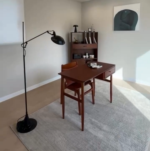 서제가 있어 아버님이나 가족들이 편리하게 사용 할수 있어 좋아 할수 밖에 없는 집 입니다