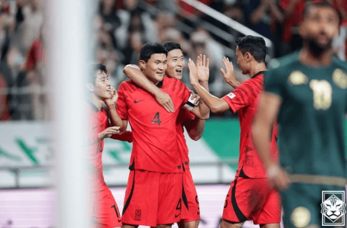 세리머니하는 김민재 