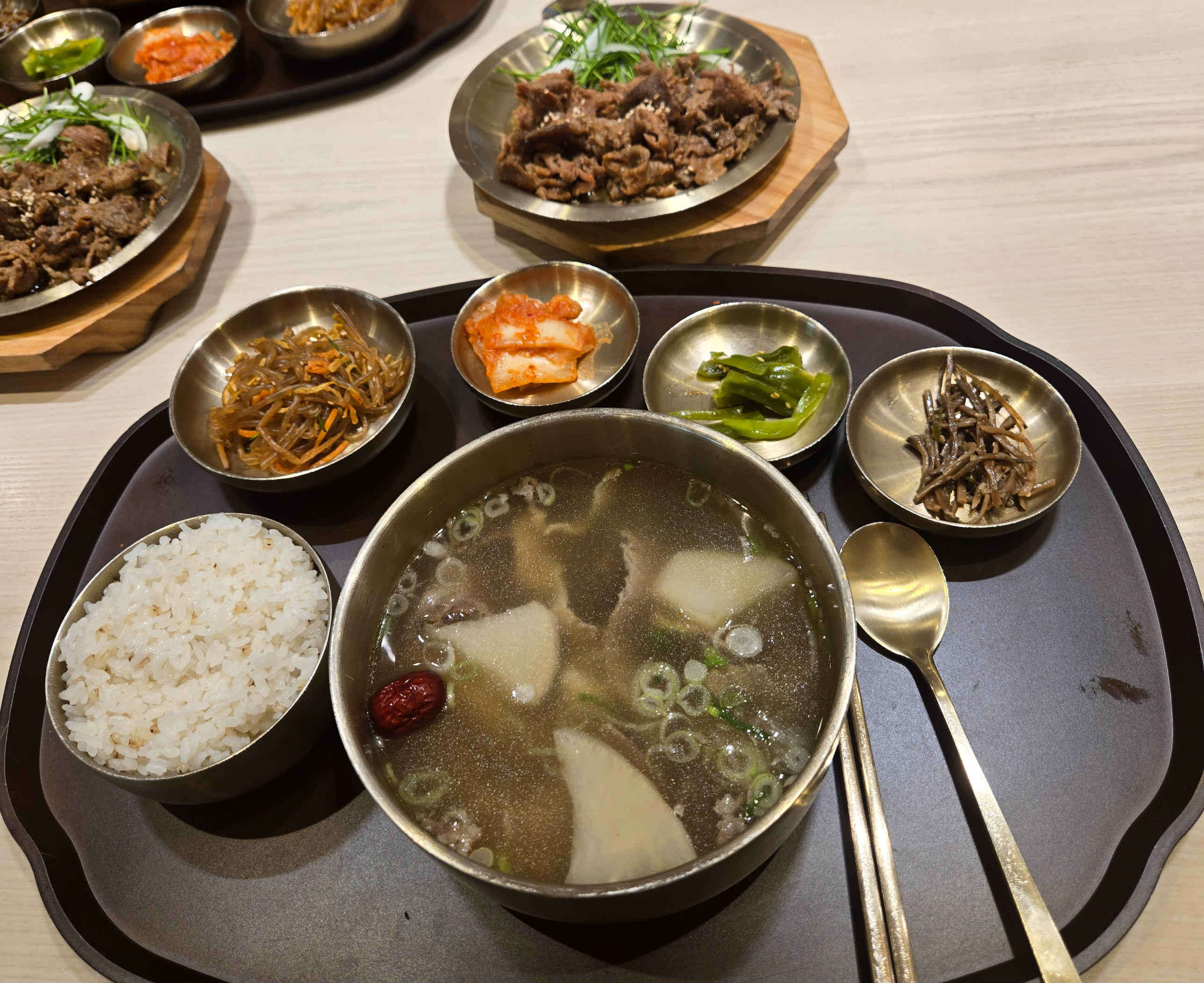 손수헌 한국식당 수삼 나주 곰탕 직화 불고기 반상
